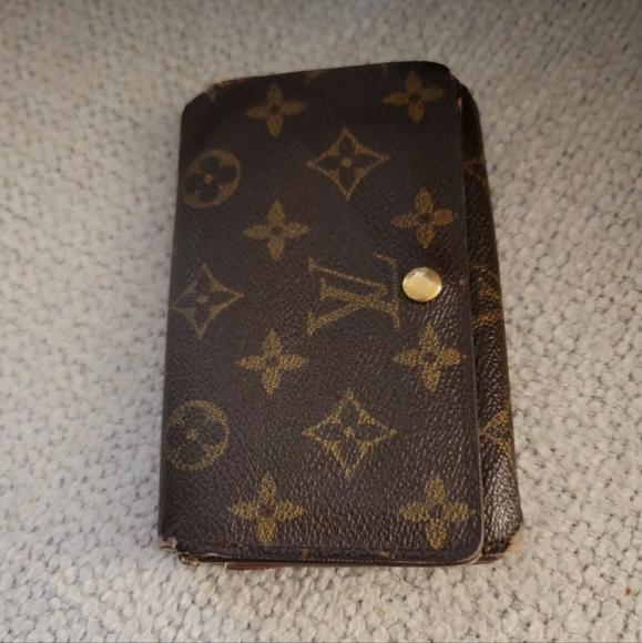 Authentic Louis Vuitton Wallet - Picture 2 of 9